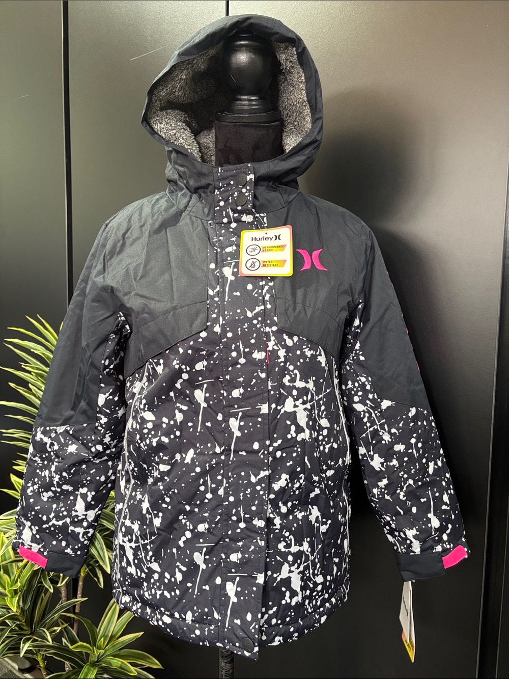 Hurley Phantom Snowboard coat,hood,powder skirt,heat mesh,cold seal,water resist